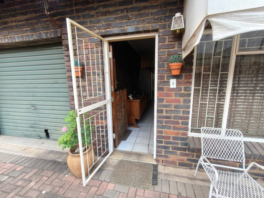 2 Bedroom Property for Sale in Rustenburg Central North West